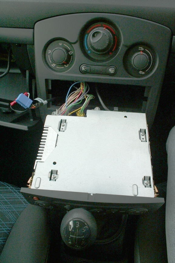 Installing A Connects2 Usb Interface Ctarnusb003 In A Renault Clio Linux Gtd And Sweet Sweet Music